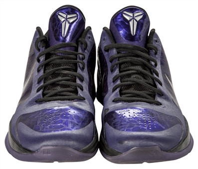 2010 Kobe Bryant Game Used Nike Sneakers Worn on 12/1/10 (MEARS)